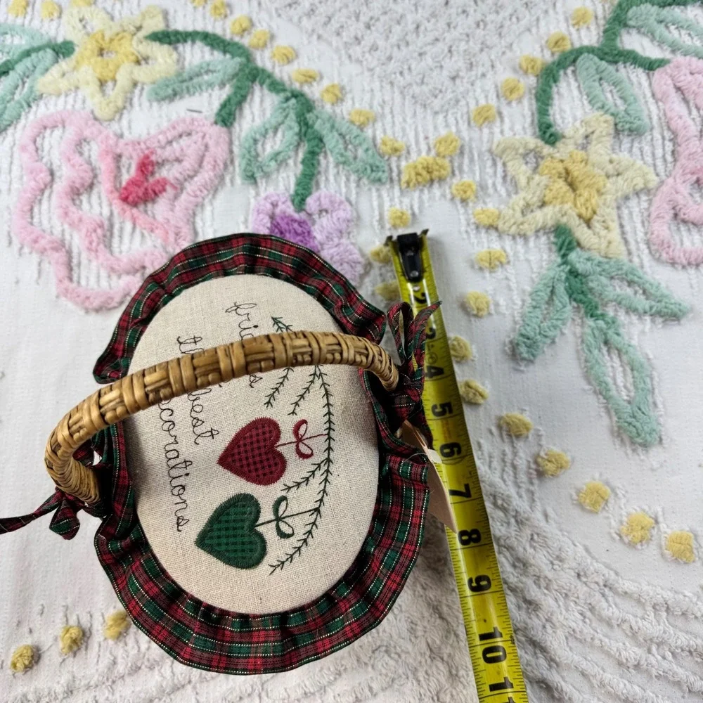 Valorie's Folk Art Applique Wicker Basket Friends Are The Best Decorations Plaid